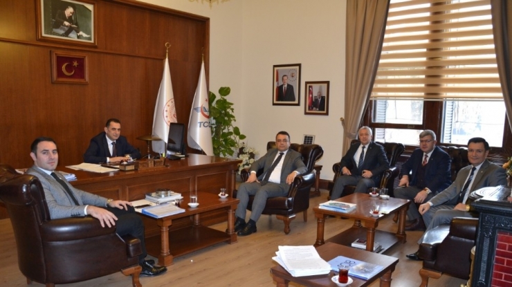 Manisa’da Günlük 800 Ton Çöp Trenle Taşınacak