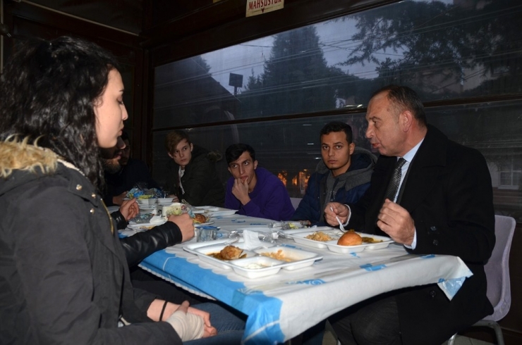 Başkandan Öğrencilere Jest