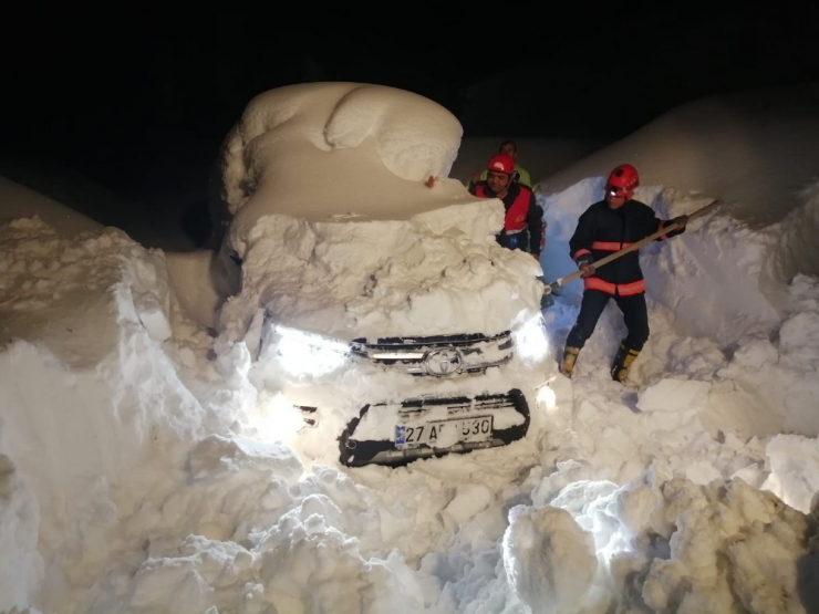 Mersin’de 2 Metrelik Karda Mahsur Kalan 10 Kişi Kurtarıldı