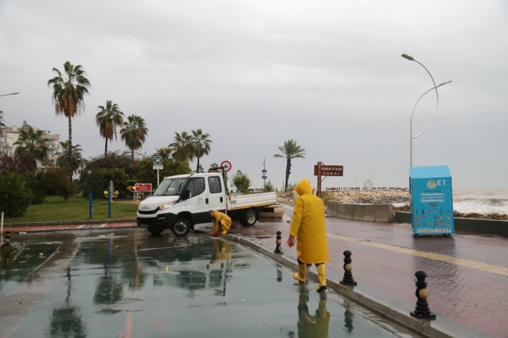 Mezitli Belediyesi, Merkezde Sel, Kırsalda Karla Mücadele Etti