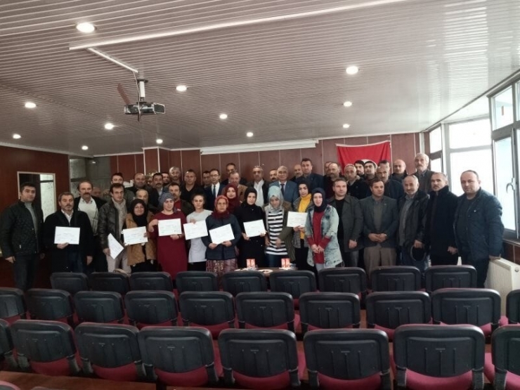 Besi Yetiştiriciliği Kursiyerlerine Sertifika