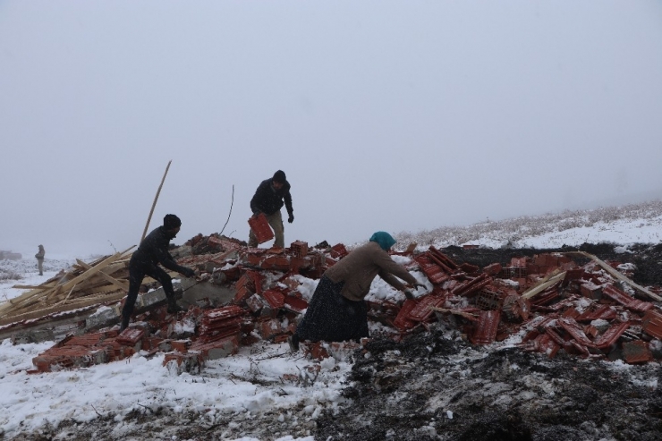 Samsun’da Orman Arazisindeki 26 Kaçak Yayla Evi Yıkıldı