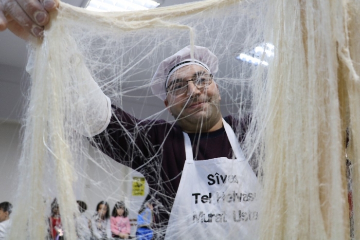 Altı Kişilik Kol Kuvveti İle Yapılan Tatlı, Tadına Doyulmuyor