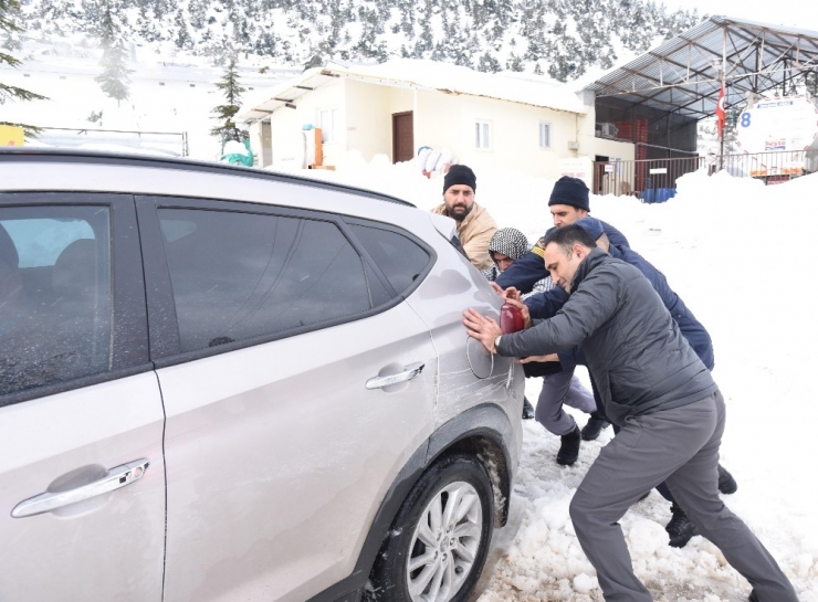 Başkan Yılmaz, Yaylalarda Kar Mesaisi Yaptı