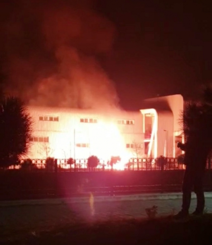 Trabzon’da Atletizm Stadı Yanındaki Lpg Tankı Yangını Korkuttu