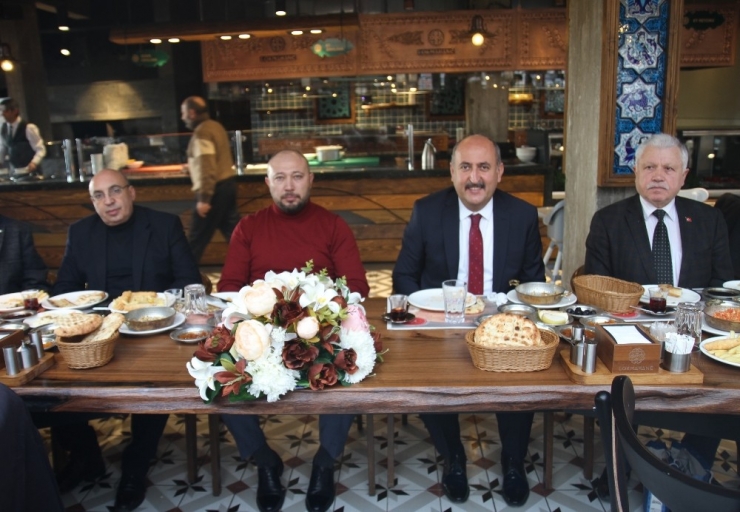 Başkan Türkyılmaz: “Gazeteciler Siyasilerin Bir Parçasıdır”