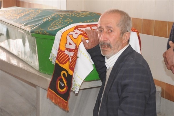 Oğlunu Öldürdüğünü İddia Ettiği Şahsa Kurşun Yağdırdı