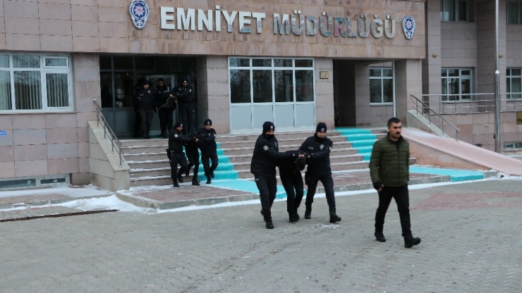 Bahis Dolandırıcıları Yakalandı