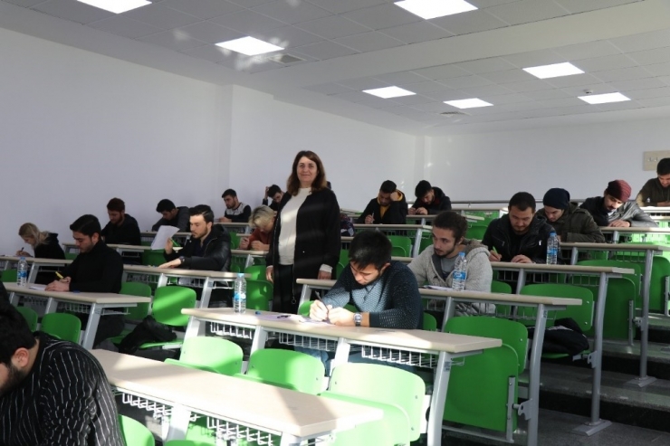 Alkü’de Yabancı Dil Yeterlilik Sınavı Yapıldı