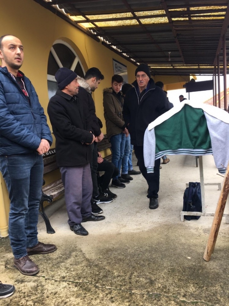 Trafik Kazasında Ölen Genç Göz Yaşları Arasında Toprağa Verildi