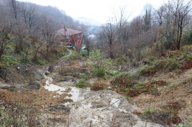 3 Evin Boşaltıldığı Heyelanın Ardından Hasar Tespit Çalışmaları Başlatıldı