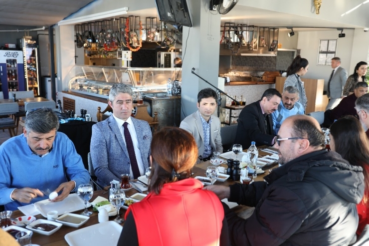 Başkan Oktay, Gazetecileri Unutmadı