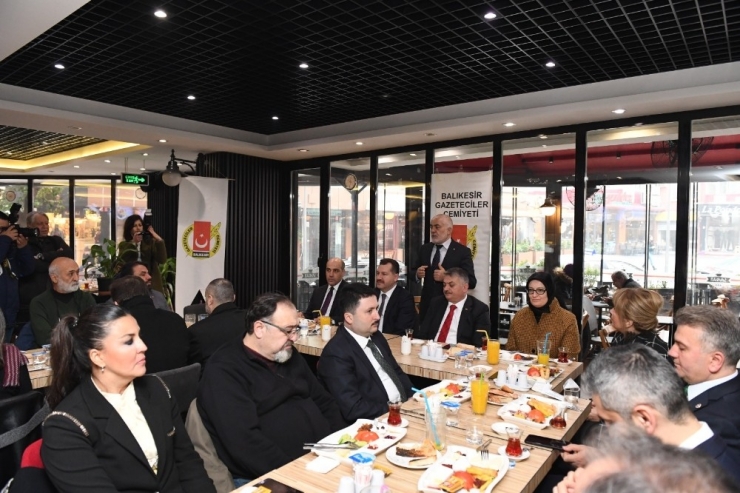 Başkan Yılmaz: "İşin Aslını Çalışan Gazetecilerden Öğrenin"