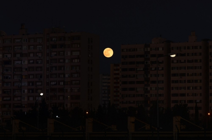 Yılın İlk Ay Tutulmasından Önce, Dolunayın Parlaklığı Dikkat Çekti