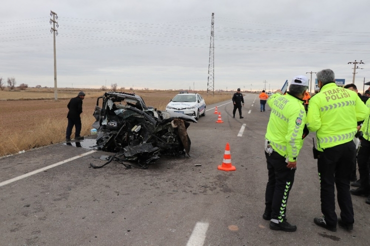 Aksaray’da Servis Minibüsü İle Otomobilin Çarpışması Sonucu Meydana Gelen Kazada İlk Belirlemelere Göre 16 Kişi Yaralandı.