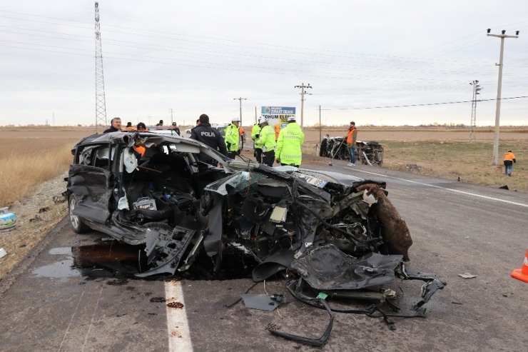 Aksaray’da Servis Minibüsü İle Otomobil Çarpıştı: 16 Yaralı