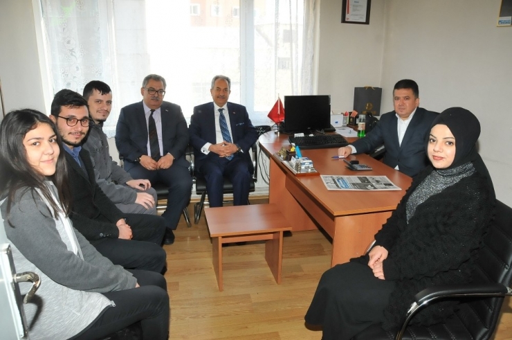 Başkan Akkaya’dan Yerel Gazeteler Ve Radyolara Ziyaret