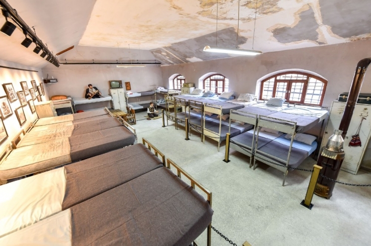 Kapısında Kuyruklar Oluşuyor