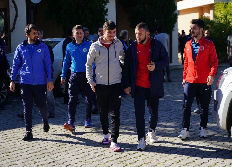 Futbolcular Cuma Namazında Buluştu