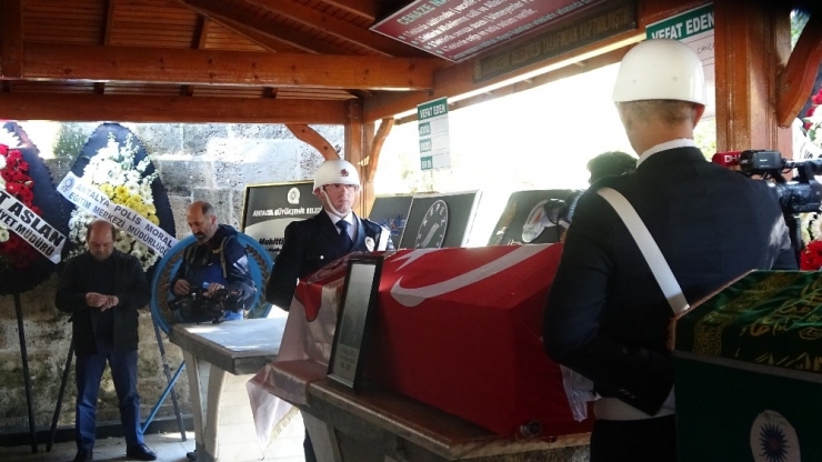 (Düzeltme) Antalya Eski İl Emniyet Müdürü Canca Son Yolculuğuna Uğurlandı