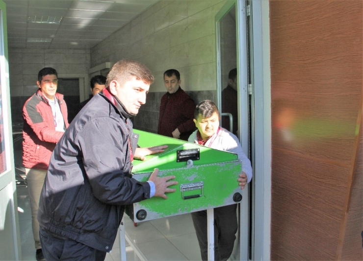 Hayvanlarını Selden Kurtarırken Kalbi Durdu, Acı Haber Geldi