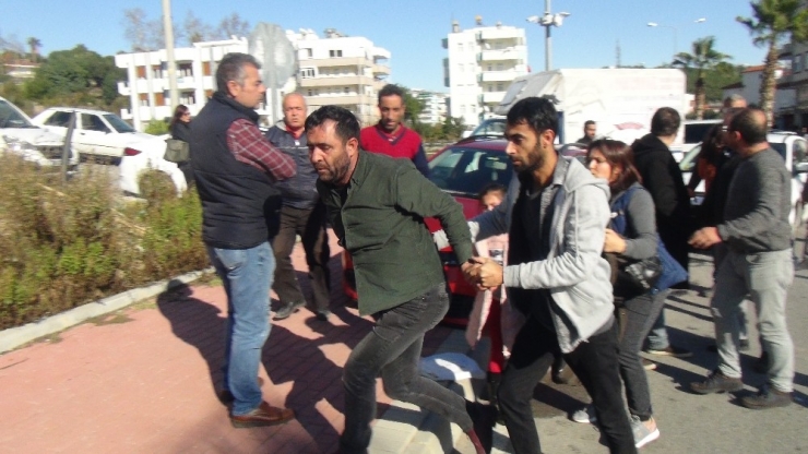 Kadın Sürücülerin Kazasında Erkekler Birbirine Girdi