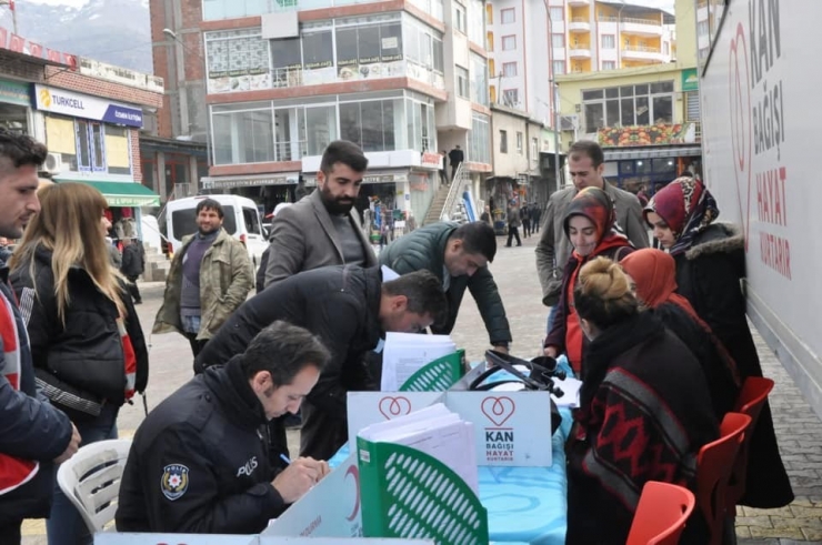 İlçelerinde Görev Papan Polisin Eşine Uygun Donör İçin Kan Bağışında Yarıştılar