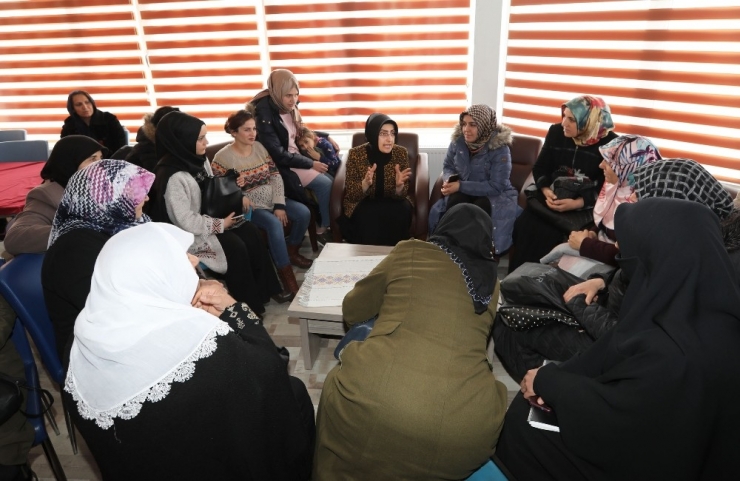 Van’da Gönülden Gönüle Dost Sohbetlerine Yoğun İlgi