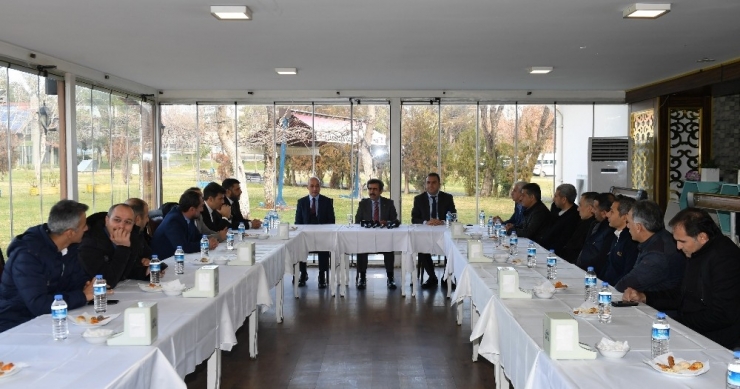 Vali Güzeloğlu Gazetecilerle Bir Araya Geldi