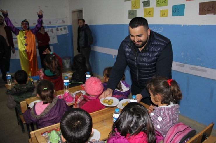 Köy Okullarındaki Çocukları Unutmadılar