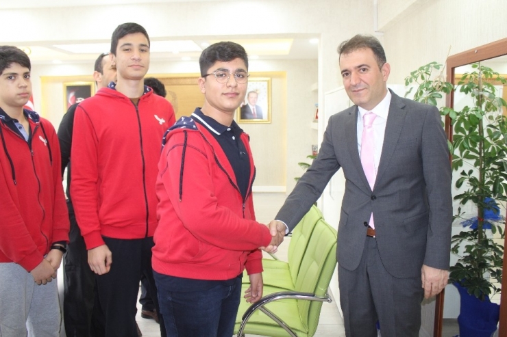 Sınav Koleji Basketbol Takımı, Bölge Turnuvasında Diyarbakır’ı Temsil Edecek