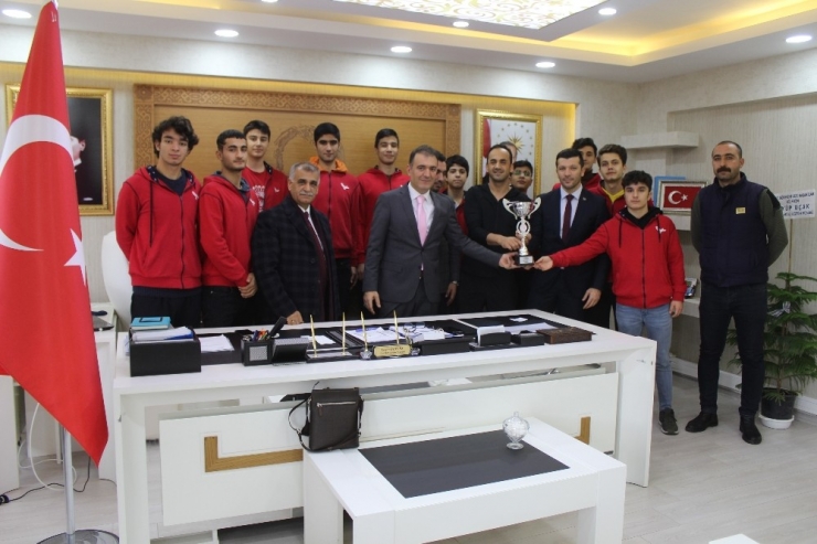 Sınav Koleji Basketbol Takımı, Bölge Turnuvasında Diyarbakır’ı Temsil Edecek