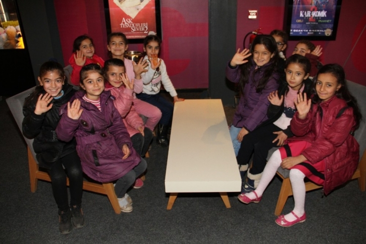 Bismil Belediyesi Öğrencileri Sinemayla Buluşturmaya Devam Ediyor