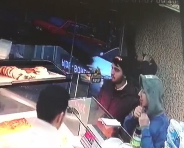 Yakalanmamak İçin Önce Kamerayı Çevirdi, Sonra Sadaka Kutusunu Çaldı