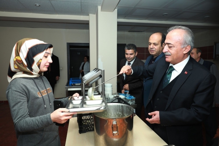 Milletvekili Taşkesenlioğlu, Halı Kilim Ve El Sanatları Uygulama Merkezini Ziyaret Etti