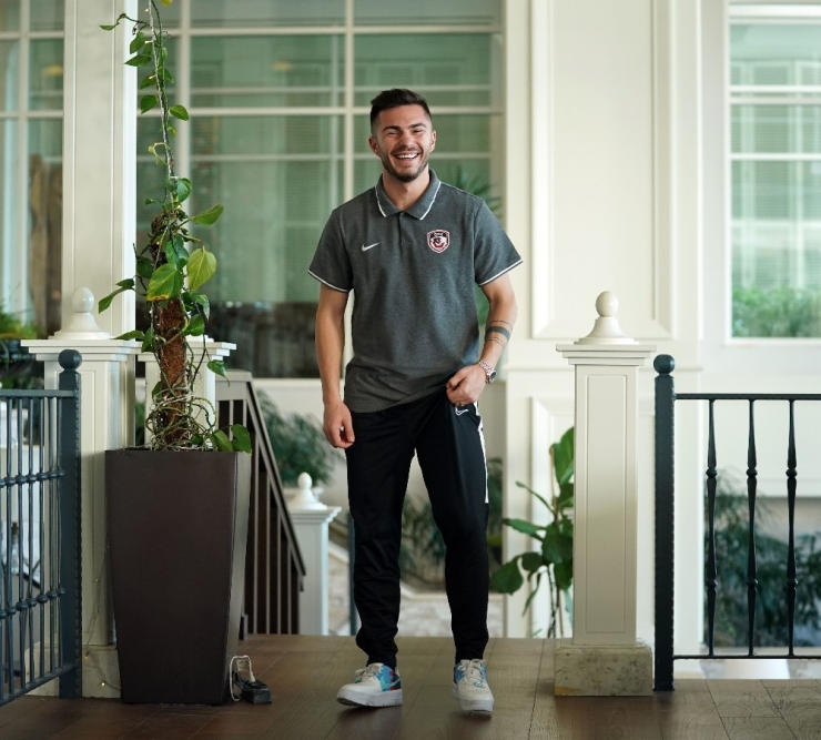 Alin Toşca: “Hagi, Popescu Ve Lucescu’yu Duymak Beni Gururlandırıyor”