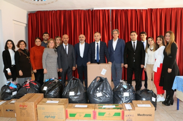 Hastane Personeli 455 Öğrencinin Yüzünü Güldürdü