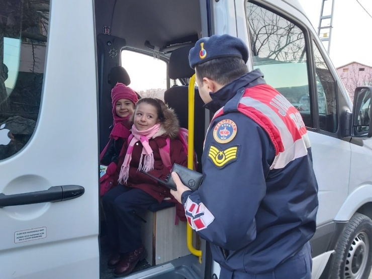 Jandarmadan Okul Servis Araçlarına Sıkı Denetim
