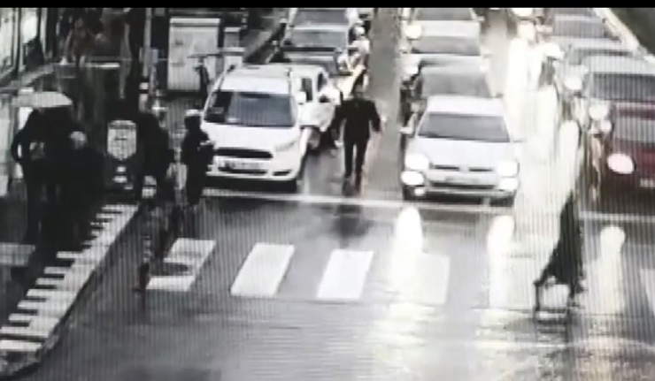 Bulduğu Parayla İş Kurmak İçin Köfte Makinesi Almış