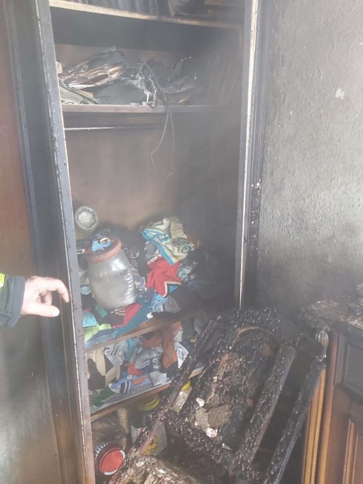 Karaman’da Çakmakla Oynayan Çocuk Evlerini Yaktı