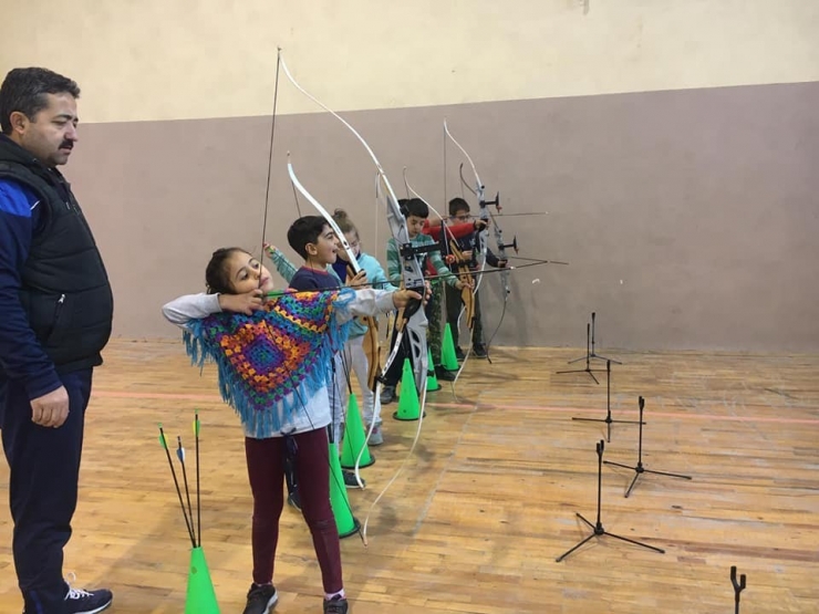 Demirci’de 11 Branşta Spor Kursu