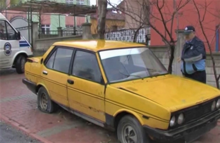 Sokaklardaki Sahipsiz Hurda Araçlar Toplanıyor