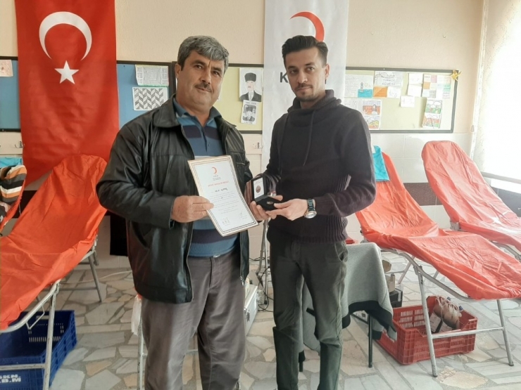 Bozyazı’da Veliler Ve Öğretmenler Kan Bağışında Bulundu