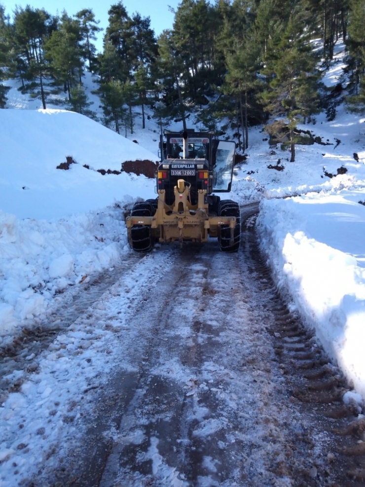 Tarsus’ta Su Baskınları Ve Karla Mücadele Çalışmaları Devam Ediyor