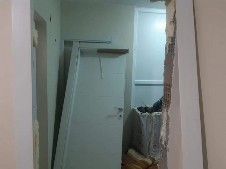 Patlayan Kömür Sobası Eve Zarar Verdi