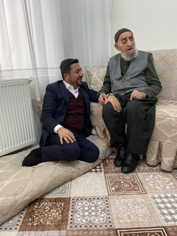 Başkan Arı, Cumhurbaşkanı Erdoğan’ı Görmek İsteyen 100 Yaşındaki İbrahim Dedeyi Ziyaret Etti