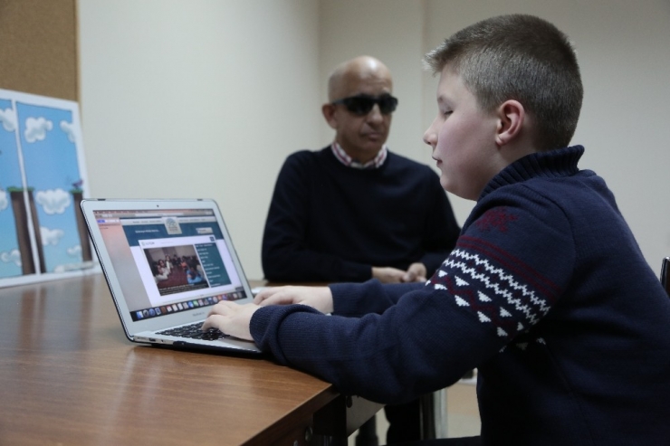Bilgisayar Kullanmayı Öğrenen Görme Engellilerin Dünyası Değişti