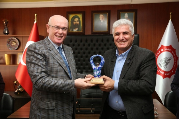 Kazım Kurt Hacı Bektaş Veli Vakfı Ve Derneği’ni Ziyaret Etti