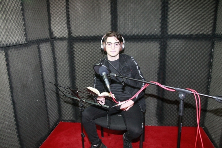 Öğrenciler Okulda Sesli Kütüphane Açtı