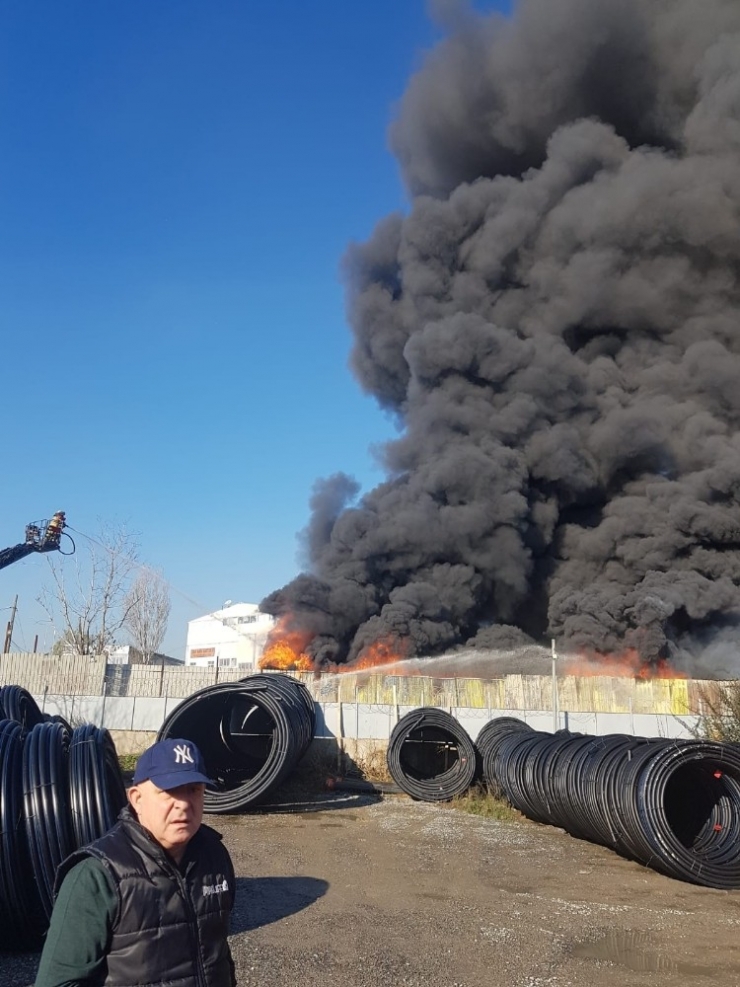 Pendik’te Korkutan İş Yeri Yangını